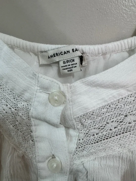 American Eagle white lace top with ruffles
Woman’s Size S - Picture 3 of 3